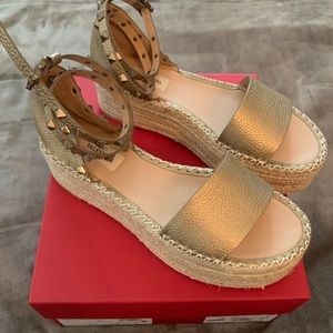 NEW Authentic Valentino Rockstud Espadrilles